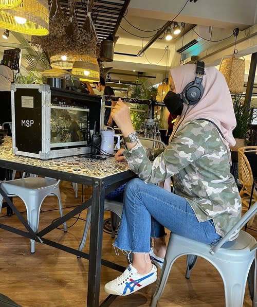 Sheila filming the 'Roti Cicah Susu' series in Ipoh