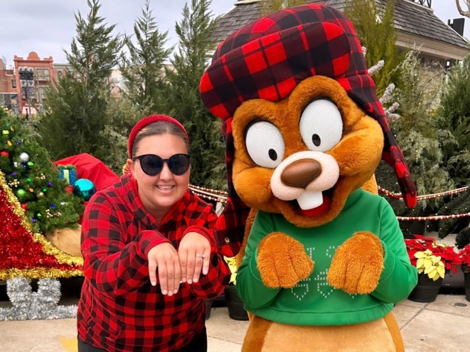 carly posing with earl the squirrel at universal orlando