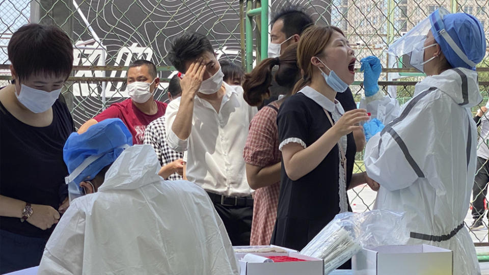 Residents line up to get tested for coronavirus in Beijing. Source: AAP