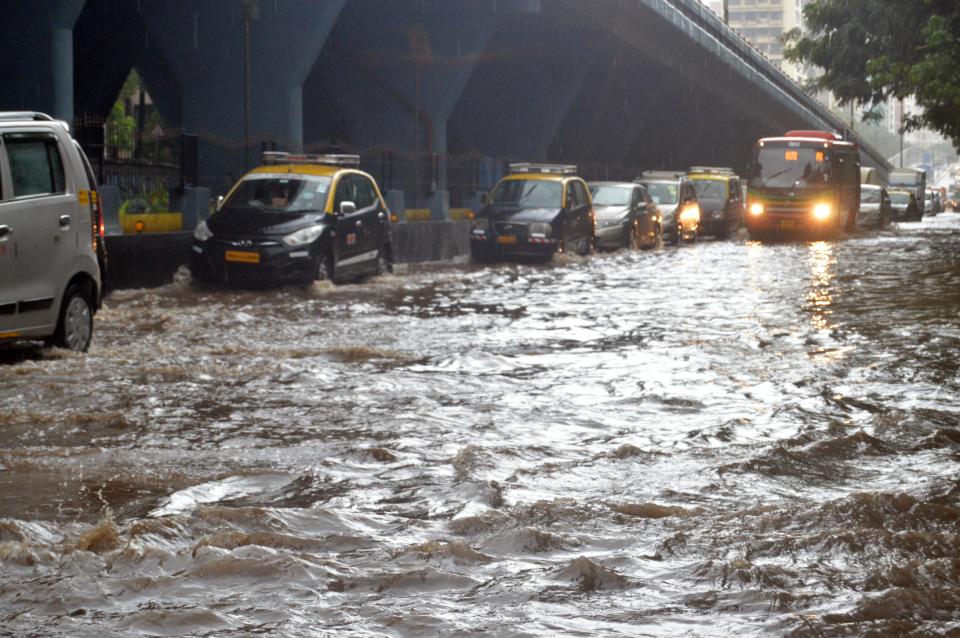 Mumbai cops maintain vigil amid rains, winds. (Photos by Arun Patil)