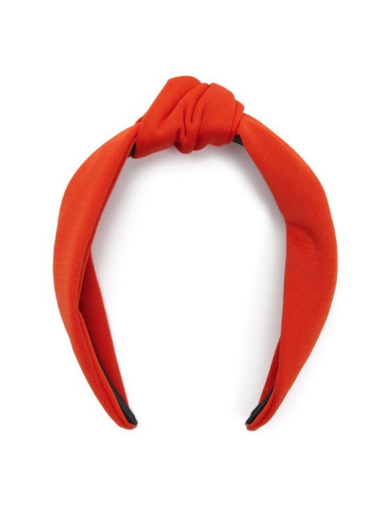 <strong><a href="https://www.forever21.com/us/shop/catalog/product/f21/acc/1000354545" target="_blank" rel="noopener noreferrer">Get this solid twist-front headband from Forever 21 for $4.90.</a></strong>