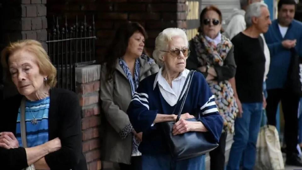 Hasta el momento, la edad jubilatoria en la Argentina es de 60 años para las mujeres y de 65 años para los hombres