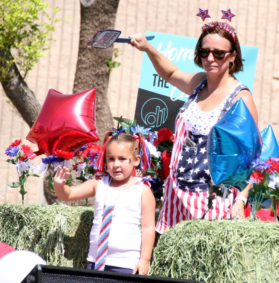 The Fourth of July Parade drew plenty of entries on Monday.