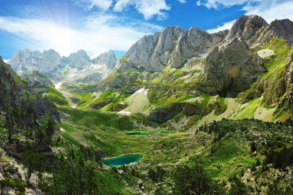 Das Prokletije-Gebirge bietet atemberaubende Aussichten. - Copyright: Getty Images / jahmaica