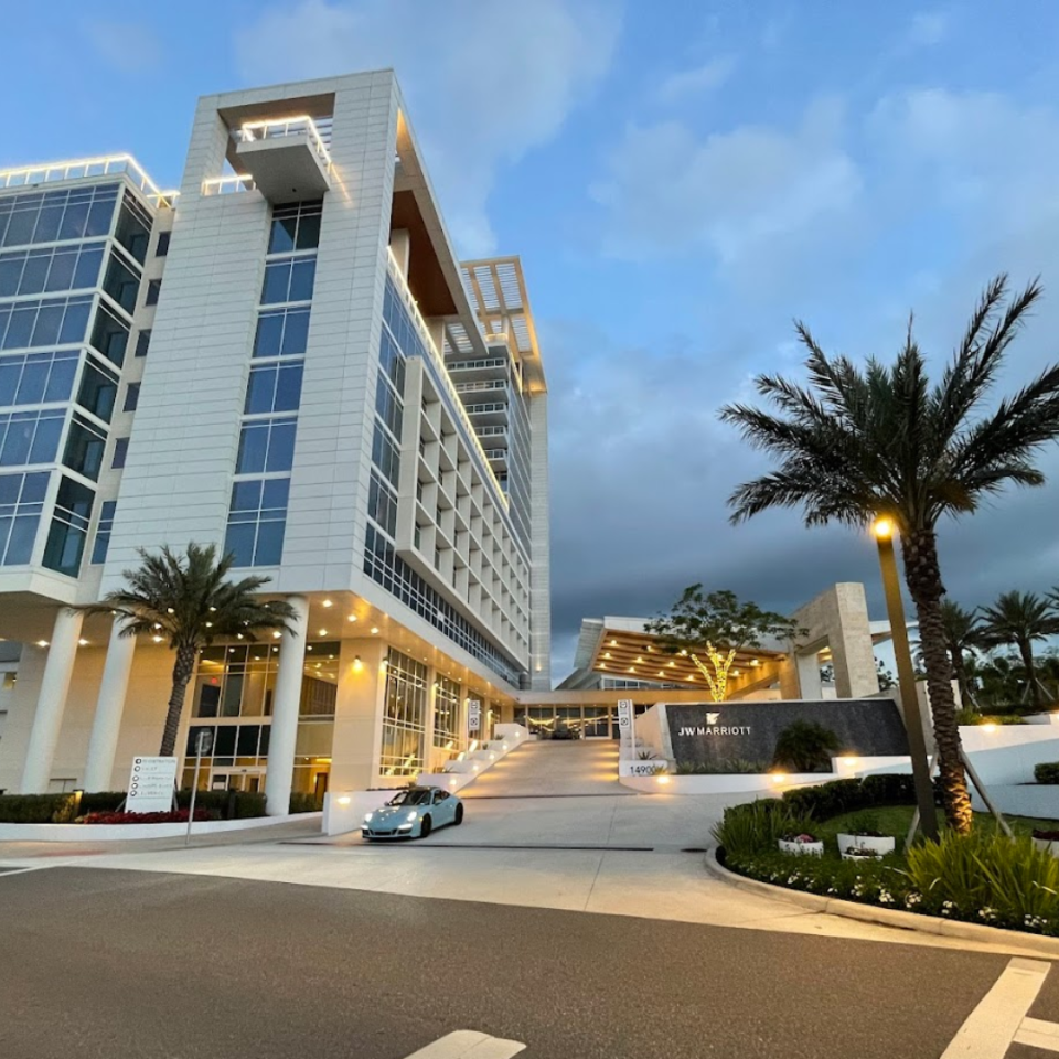 10 Best Hotels to Stay Near Disney World (More Affordable) in 2024