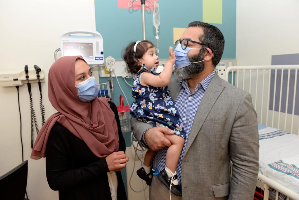 mom dad and baby at the hospital