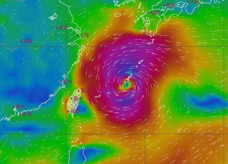 氣象局預報動態最新模擬週四烟花颱風動向。（翻攝自中央氣象局）  