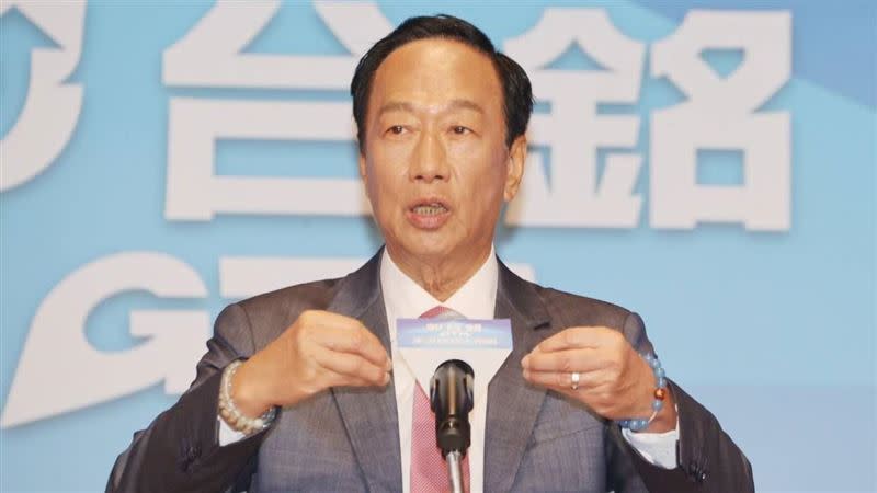 郭台銘宣布參選2024總統後接受媒體提問。（圖／記者邱榮吉攝影）