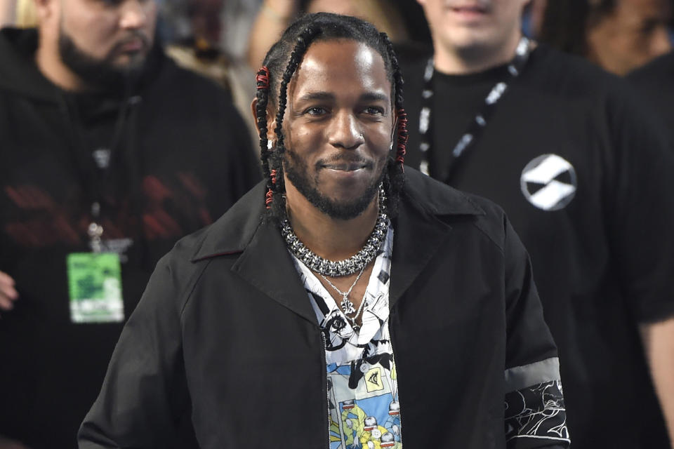 ARCHIVO - Kendrick Lamar llega a los Premios MTV a los Videos Musicales en Inglewood, California, el 27 de agosto de 2017. Lamar, Lil Nas X y Jack Harlow encabezan con siete la lista de nominados a los Premios MTV a los Videos Musicales, anunció MTV el martes 26 de julio de 2022. (Foto AP/Chris Pizzello, archivo)
