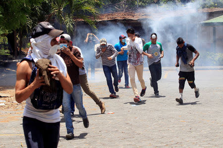 Students from the Universidad Agraria (UNA) public university take part in protest agains reforms that implement changes to the pension plans of the Nicaraguan Social Security Institute (INSS) in Managua, Nicaragua April 19,2018.REUTERS/Oswaldo Rivas