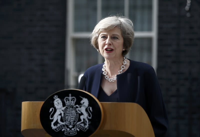 A peine nommée mercredi Première ministre du Royaume-Uni pour organiser la sortie de son pays de l'UE, Theresa May a appelé à ses côtés deux influents partisans du Brexit, l'ex-maire de Londres Boris Johnson qui récupère le ministère des Affaires étrangères et David Davis qui hérite du portefeuille ad hoc créé pour l'occasion. /Photo prise le 13 juillet 2016/REUTERS/Peter Nicholls