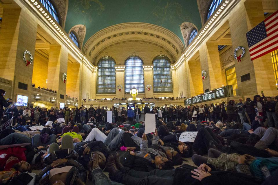 Protesters participate in a "Die-In" at Grand Central Station during a march for chokehold death victim Eric Garner in New York December 6, 2014. Protesters in New York and other cities staged a fourth night of rallies on Saturday, denouncing use of deadly force by police against minorities. This week's wave of angry but largely peaceful protests began Wednesday when a New York grand jury declined to bring charges against white police officer Daniel Pantaleo in the chokehold death of Garner, a black 43-year-old father of six. REUTERS/Andrew Kelly (UNITED STATES - Tags: CRIME LAW CIVIL UNREST POLITICS)
