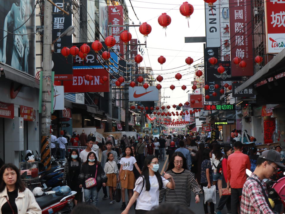 ▲為讓民眾回味過去的年節光景，員林市公所舉辦來員林過好年迺街Shopping抽Gogoro活動。（圖／記者陳雅芳攝，2020.01.24）