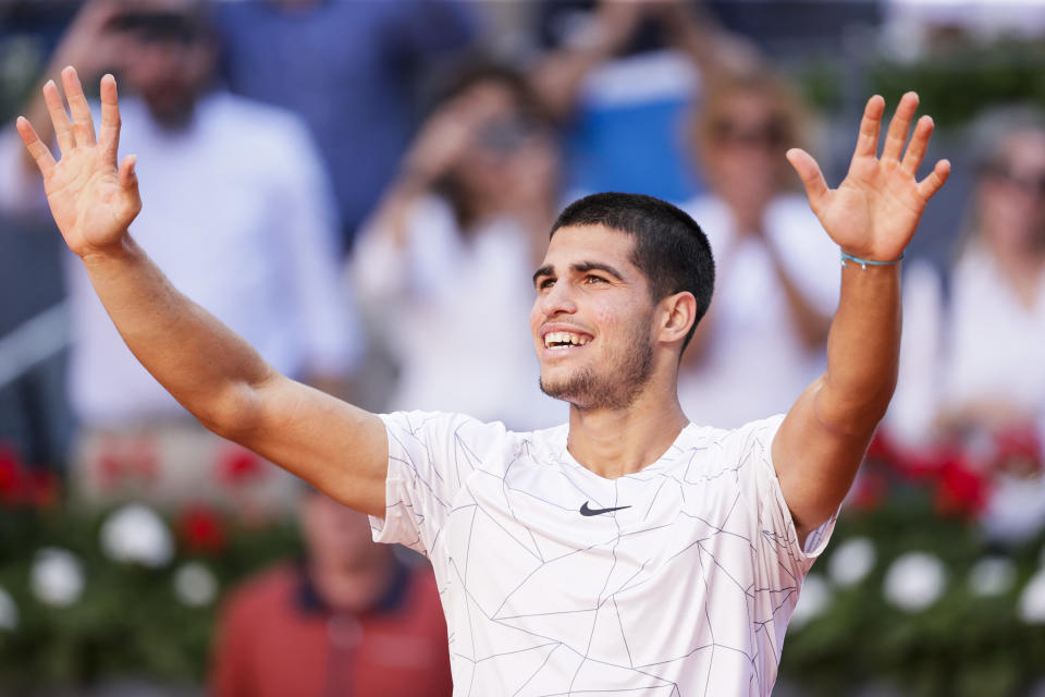 Carlos Alcaraz durante un juego en el Abierto de Madrid. (Foto: David S. Bustamante/Soccrates/Getty Images)