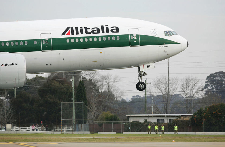 <p>E giungiamo, così, all’Alitalia, che si piazza al 52° posto. La compagnia italiana ottiene tre stelle su cinque, con risultati negativi quando si parla di check-in, personale di bordo, puntualità e, soprattutto, un rapporto qualità/prezzo che non raggiunge la sufficienza. </p>