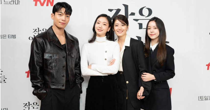 《小女子》由魏嘏儁（左）、金高銀、南志鉉和朴持厚主演。（圖／Netflix提供）