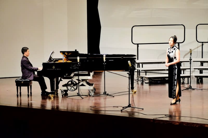 第15屆紀念鄧雨賢音樂會  中壢藝術館舉行 「第15屆紀念鄧雨賢音樂會」10日下午在桃園市中壢 藝術館音樂廳登場，這也是桃園愛樂管弦樂團在疫情 影響中斷3年後終於重新復辦的紀念音樂會。 中央社記者吳睿騏桃園攝  113年3月10日 