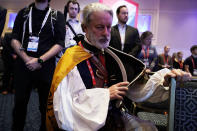 <p>William Temple of Brunswick, Georgia, dresses as 1st and 6th Governor of Virginia Patrick Henry, participates in an opening prayer during CPAC 2018, Feb. 22, 2018 in National Harbor, Md. (Photo: Alex Wong/Getty Images) </p>