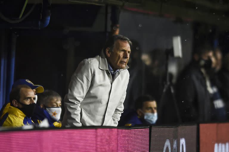 Miguel Ángel Russo fue desvinculado de Boca este martes; a la izquierda, Leandro Somoza, su principal ayudante de campo en el último cuerpo técnico.