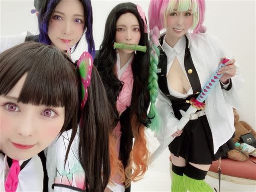 波多野結衣（左）等人Cosplay《鬼滅之刃》。（圖／翻攝自波多野結衣推特）