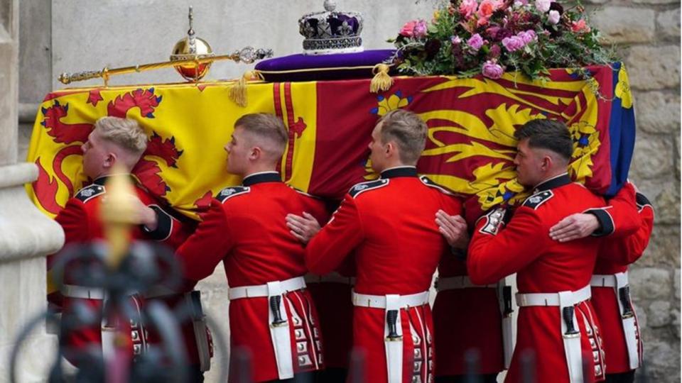 英國女王葬禮於西敏寺舉行。（圖／翻攝自The Royal Family推特）
