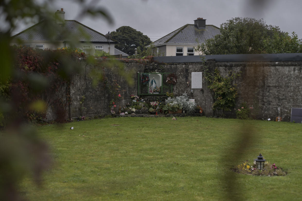 El terreno del antiguo hogar para "madres y bebés" que operaron las Hermanas del Buen Socorro entre 1925 y 1961 en Tuam, Irlanda, el 27 de septiembre de 2022. (Paulo Nunes dos Santos/The New York Times)
