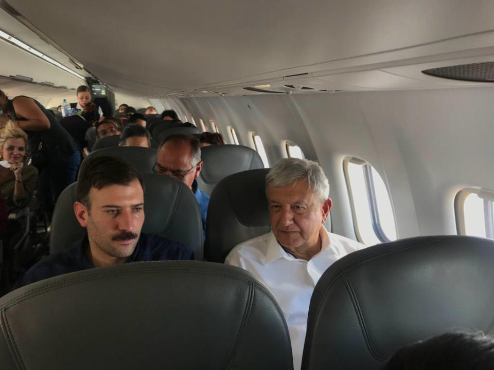 FOTOS | AMLO viaja e inaugura histórica Presidencia de la austeridad