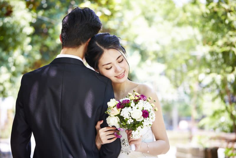 ▲男女結婚，聘金、嫁妝給多少都是一門學問，許多情侶經常在這件事上出現嫌隙而導致婚姻告吹，不過，當你遇見真愛時，這些禮節更多的只是一種形式。(圖／shutterstock）