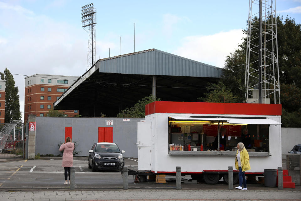 Image: Women wait at a mobile sandwich bar outside The Racecourse stadium, the home of Wrexham Football Club, in Wrexham, Britain (Phil Noble / Reuters)