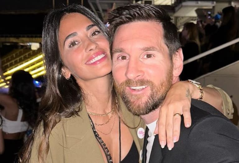Lionel Messi y Anto Roccuzzo salieron a cenar con los Beckham y ella causó furor con su outfit