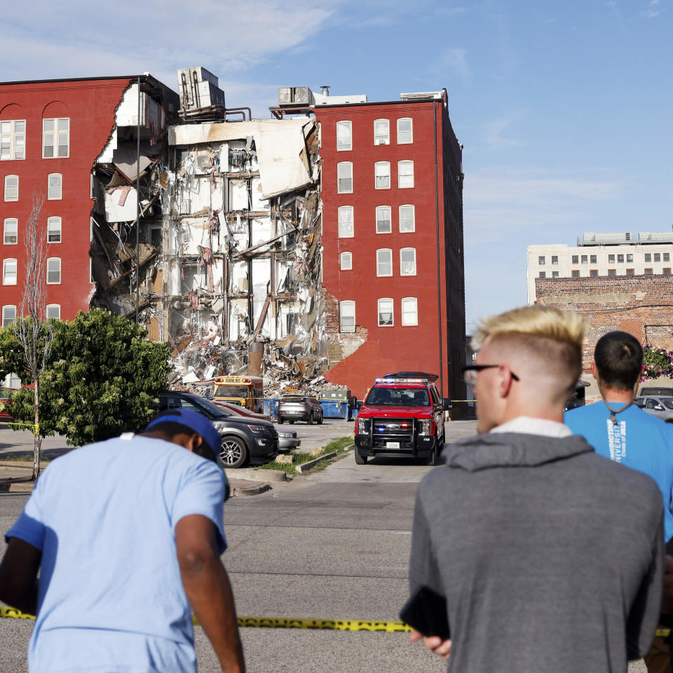Davenport Iowa Building Collapse (Nikos Frazier / AP)