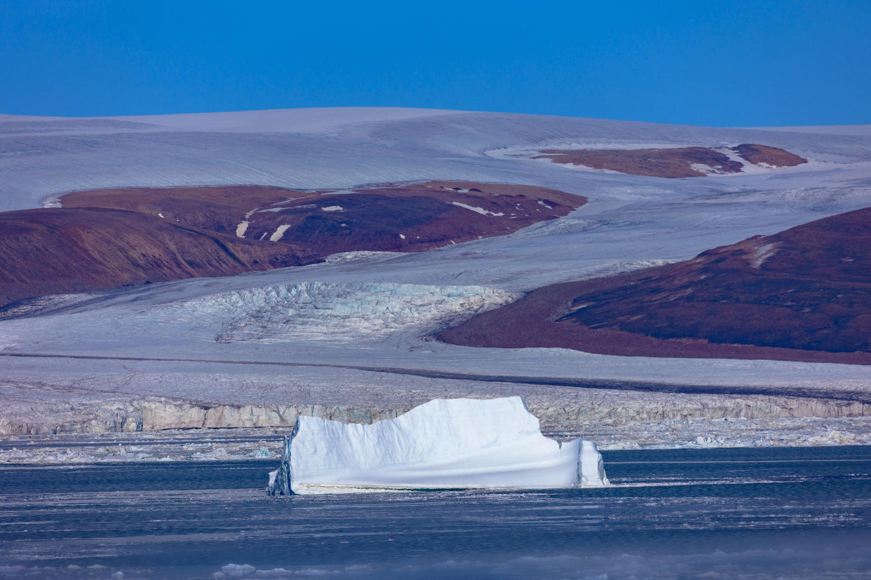 Le Groenland a enregistré des températures 30 degrés au dessus des normales de saison début mars 2023. (Photo : icebergs dans la baie de Baffin, juillet 2022)