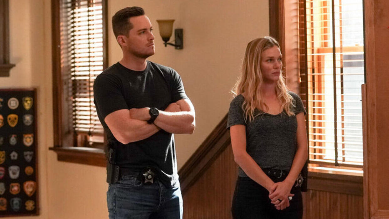  Halstead and Upton in Chicago PD Season 10 squad room 