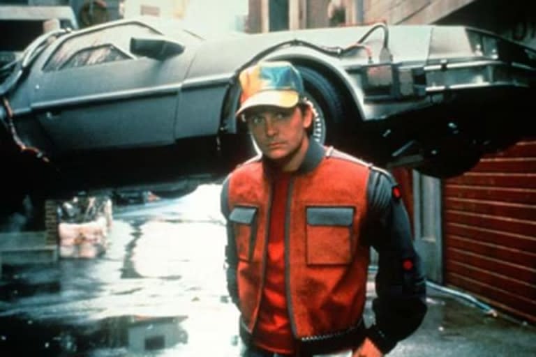 Michael Fox en Volver al futuro 2, otro de sus grandes éxitos y una saga clave del cine