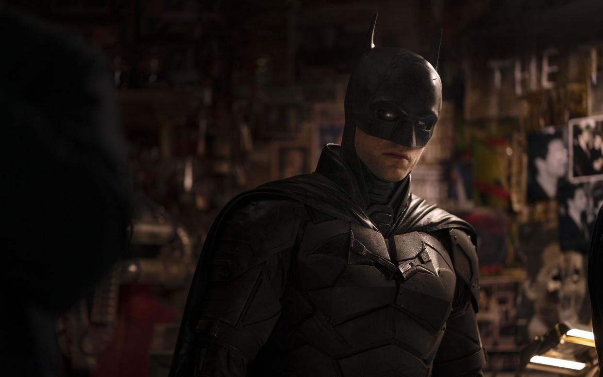 Als blasser "Twilight"-Vampir wurde Robert Pattinson zum Star, jetzt schlüpft er erstmals in die Rolle von Bruce Wayne beziehungsweise Batman. (Bild: Jonathan Olley / 2022 Warner Bros. Entertainment Inc. The Batman and all related characters and elements are trademarks of and © DC Comics. )