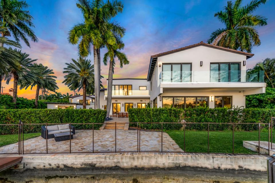 The home's large windows and glass balconies did little to shield the pair from paparazzi.