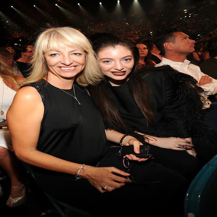 Lorde sitting with her mom