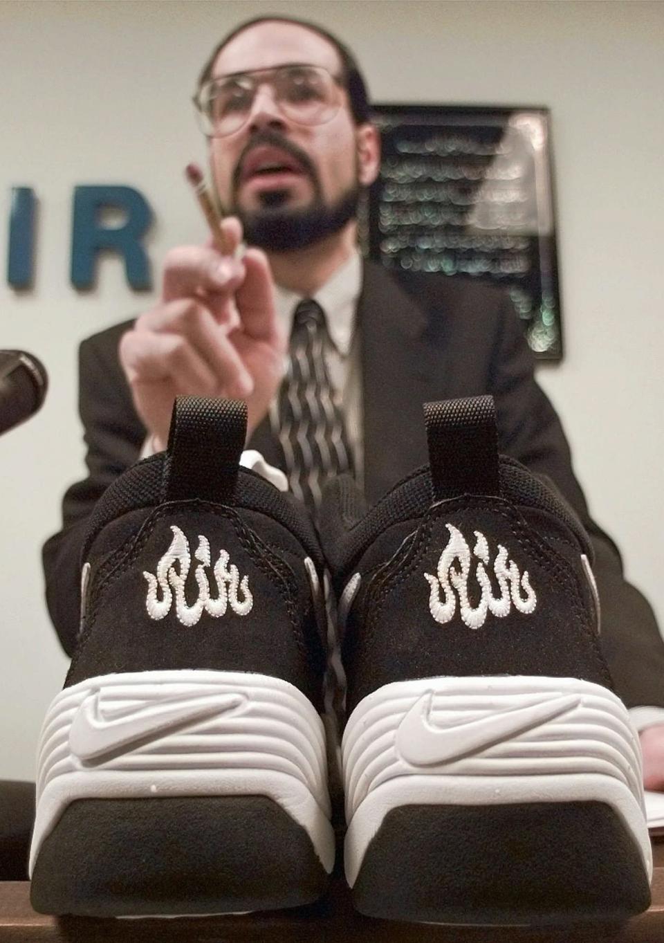 Los zapatos ‘Air Bakin’ en 1997 fueron retirados del mercado por Nike. | Foto: AP
