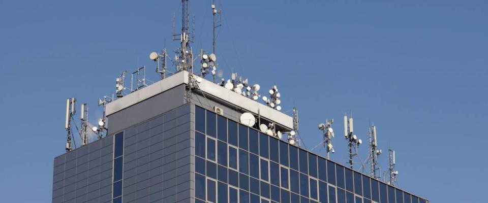 Telecommunication towers with 5G network antennas on top of a building