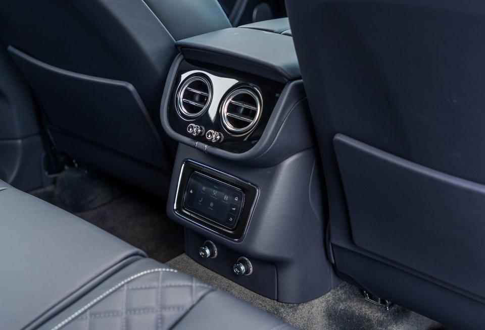 View Photos of the 2019 Bentley Bentayga V8