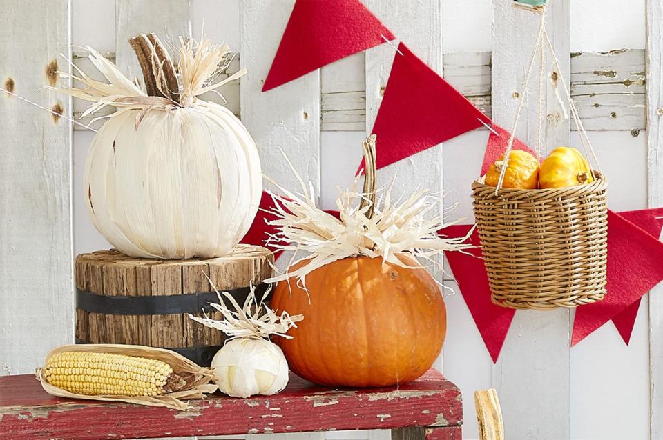 Corn Husk Pumpkins