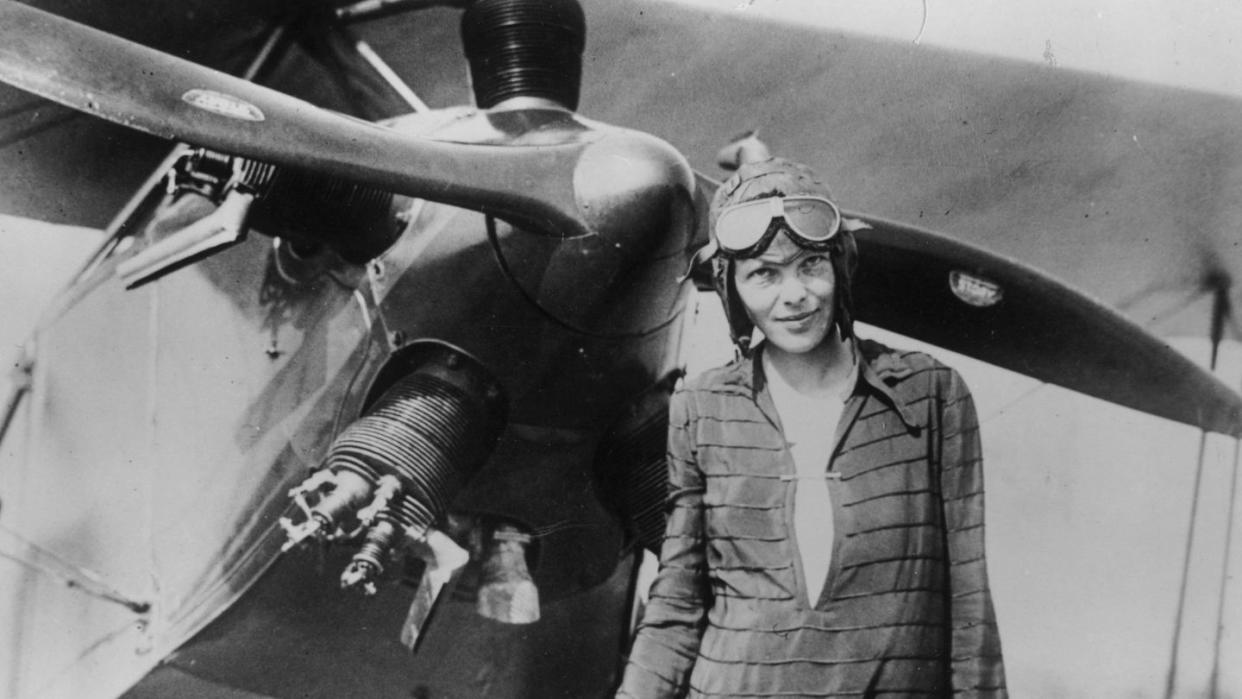 ameila earhart with airplane