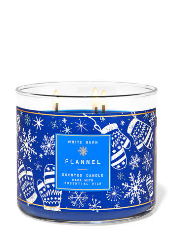 White Barn Flannel candle is the perfect soft musk fragrance for winter. 