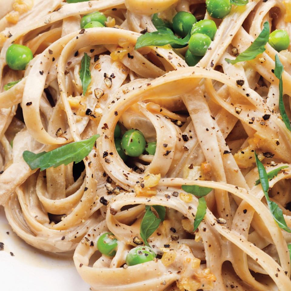 Creamy Fettuccine with Peas and Basil