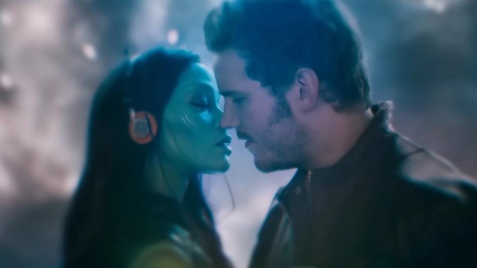 Gamora with headphones leans in to kiss Quill in Guardians of the Galaxy