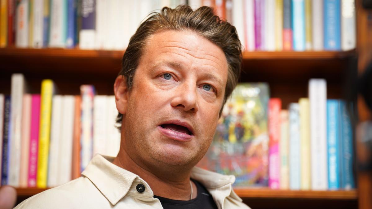 Jamie Oliver backs Big Issue's new low-cost recipe section