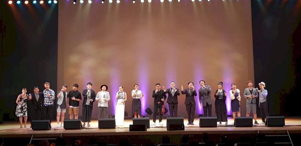 台灣原住民歌手桑布伊、歐開合唱團與日本多個人聲音樂人，今晚(10日)在瀨戶內國際藝術祭「節中節」Vocal Asia Festival策劃的「台日音樂會」中同台演出，用動人的人聲，向來自世界各地的觀眾分享彼此的音樂文化，(江昭倫攝)
