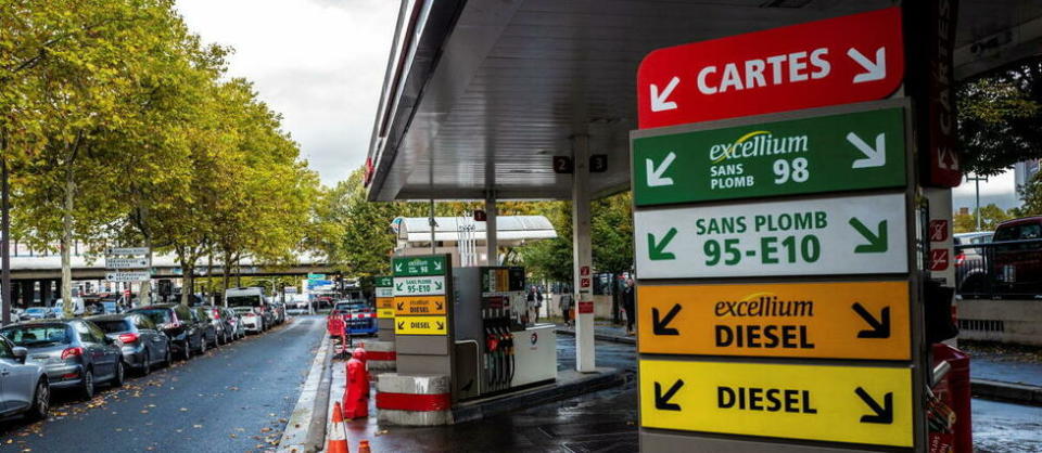 La remise à la pompe a pris fin début janvier. À compter du lundi 16, les actifs utilisant leur véhicule pour aller au travail peuvent demander à bénéficier de « l'indemnité carburant » (photo d'illustration).  - Credit:Sadak Souici / Le Pictorium / MAXPPP / Le Pictorium/Maxppp