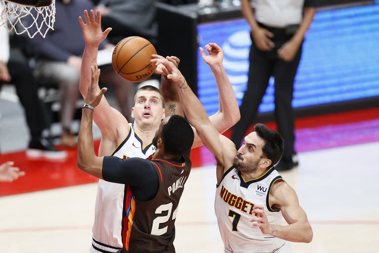 Facundo Campazzo tuvo su mejor tramo en el segundo cuarto, con 7 puntos y un bloqueo en menos de tres minutos; Denver Nuggets se impuso a Portland Trail Blazers por 126 a 115 y avanzó a los cuartos de final de la NBA.