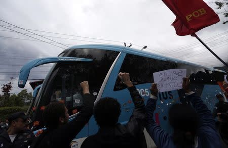 Demonstrators protest against the 2014 World Cup during the arrival of the Brazilian national soccer team at Granja Comary training center, in Teresopolis near Rio de Janeiro May 26, 2014. REUTERS/Ricardo Moraes